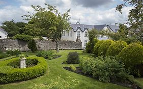 Woodhill House